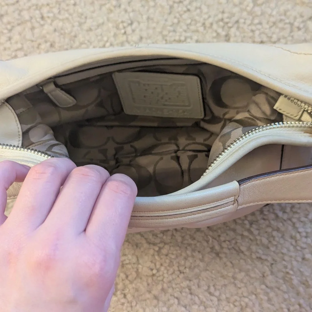 Y2K Vintage Coach Soho Mini Hobo In Cream Leather